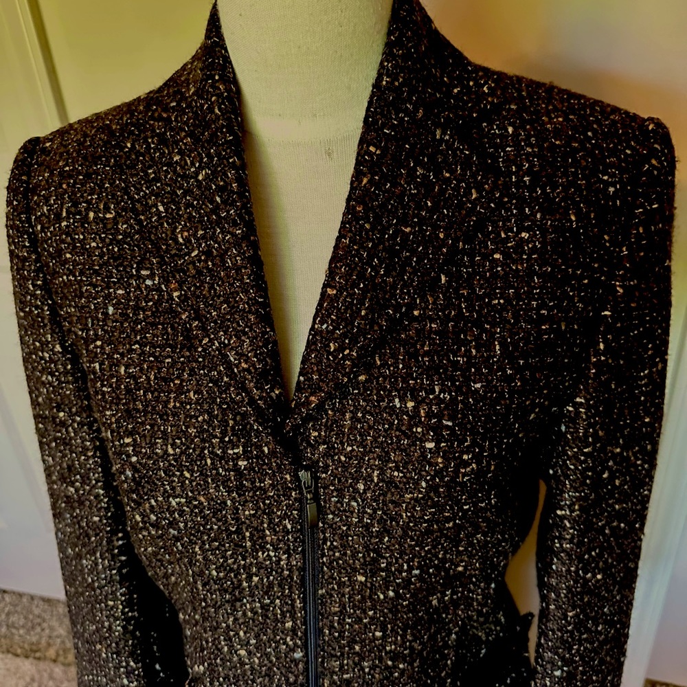 Designer Bianca Jacket and Skirt Suit Size 6 USA.  Styled in Germany.  Brown.